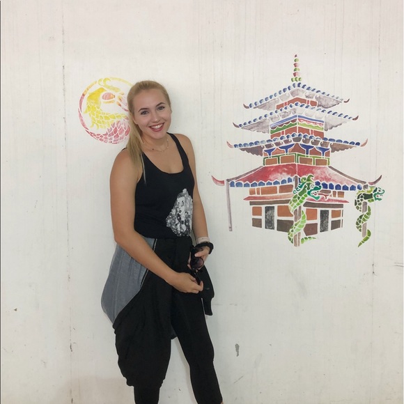 Meet Your Posher, Sara! - Picture 5 of 6